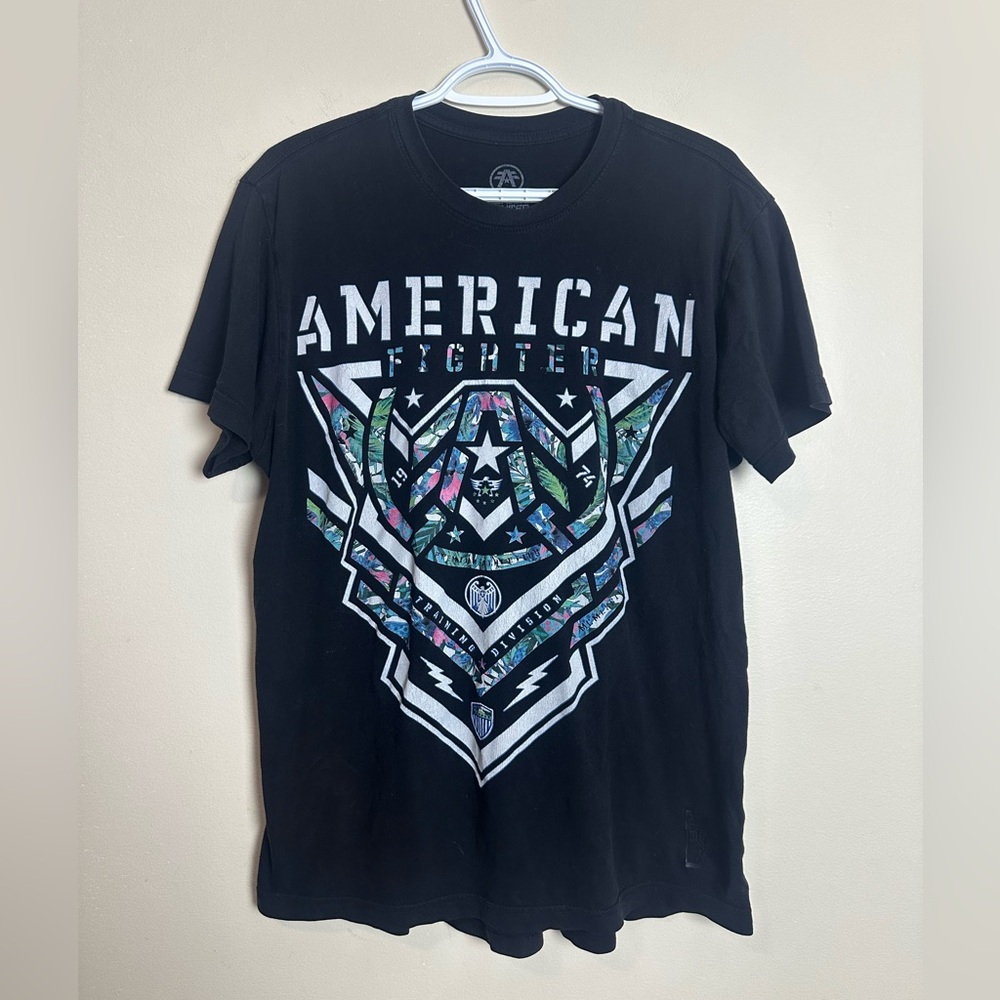 American Fighter Size L Black Multicolor Graphic Tee